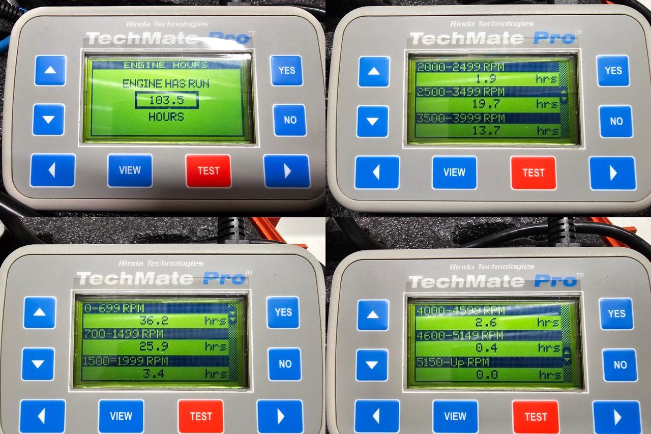 Digital display showing engine hours and RPM data for 2019 Advantage 25 Citation Bowrider.