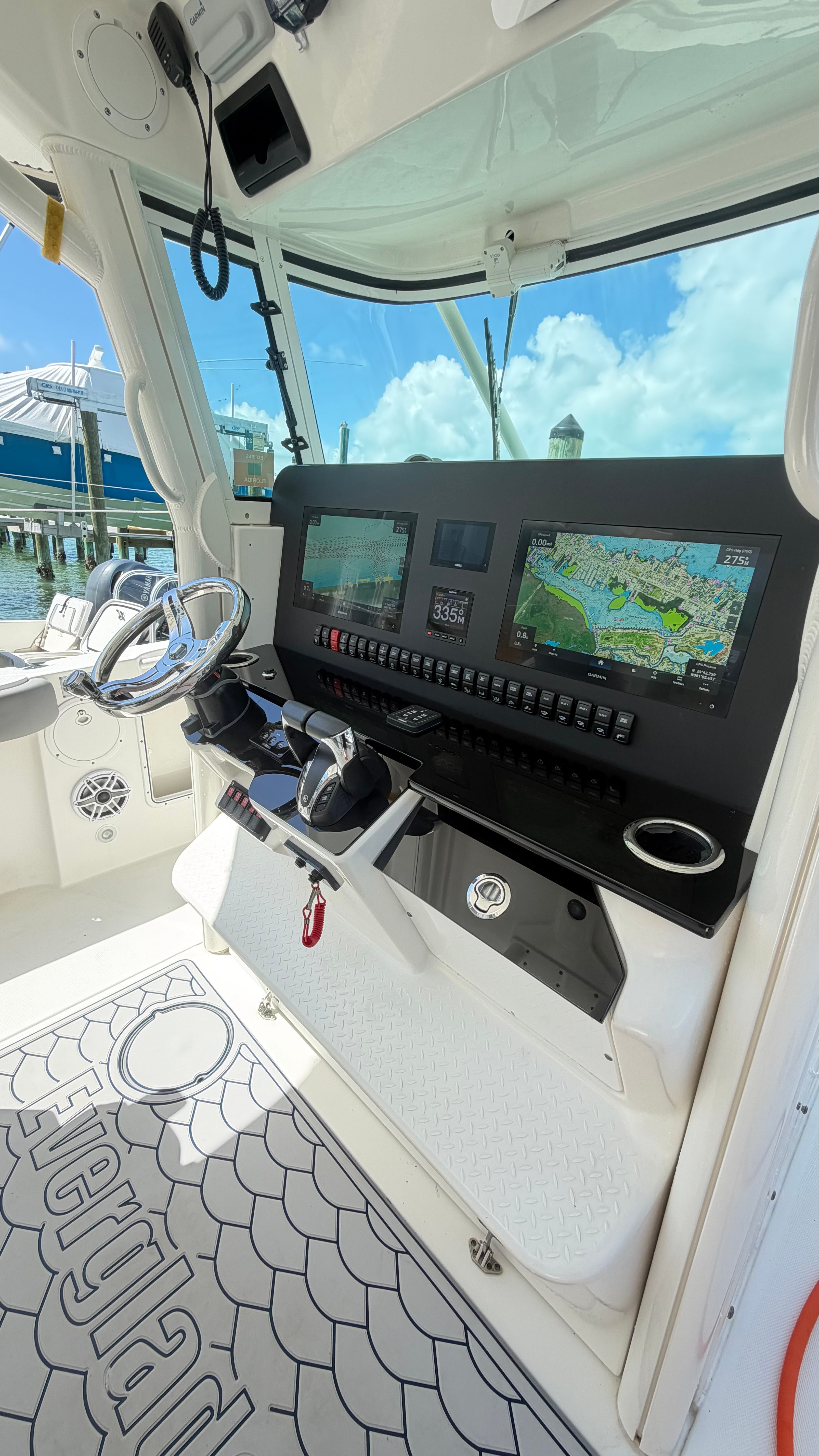 2009 Everglades 365 Center Console