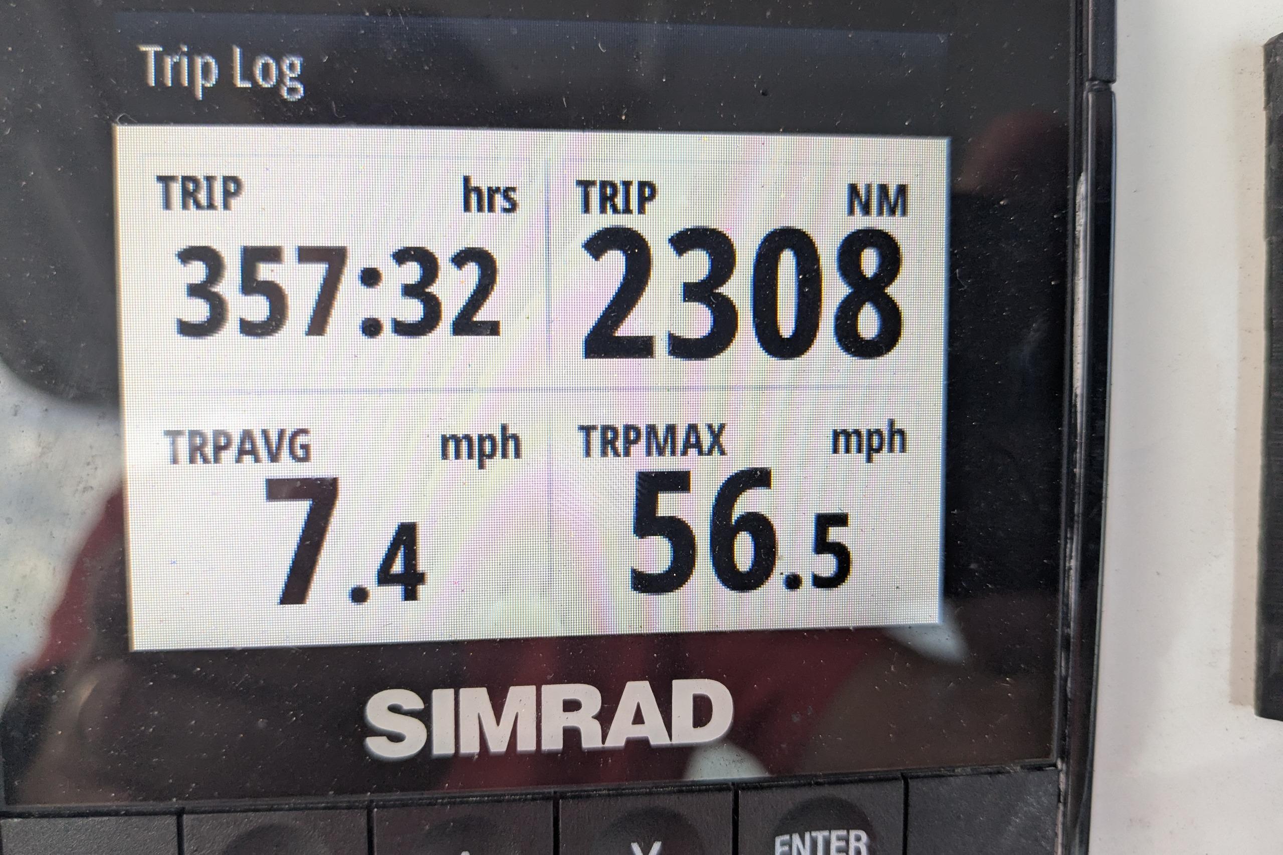 Simrad trip log display on 2016 Brig E780, showing trip duration and speed metrics.