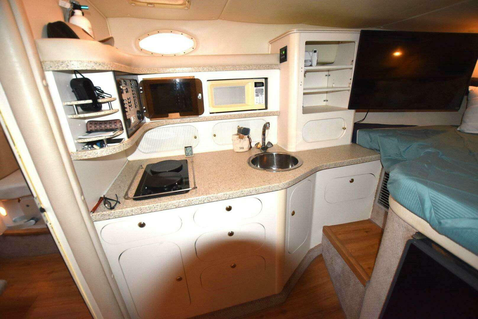 2000 Rinker 342 Fiesta Vee - Image 11