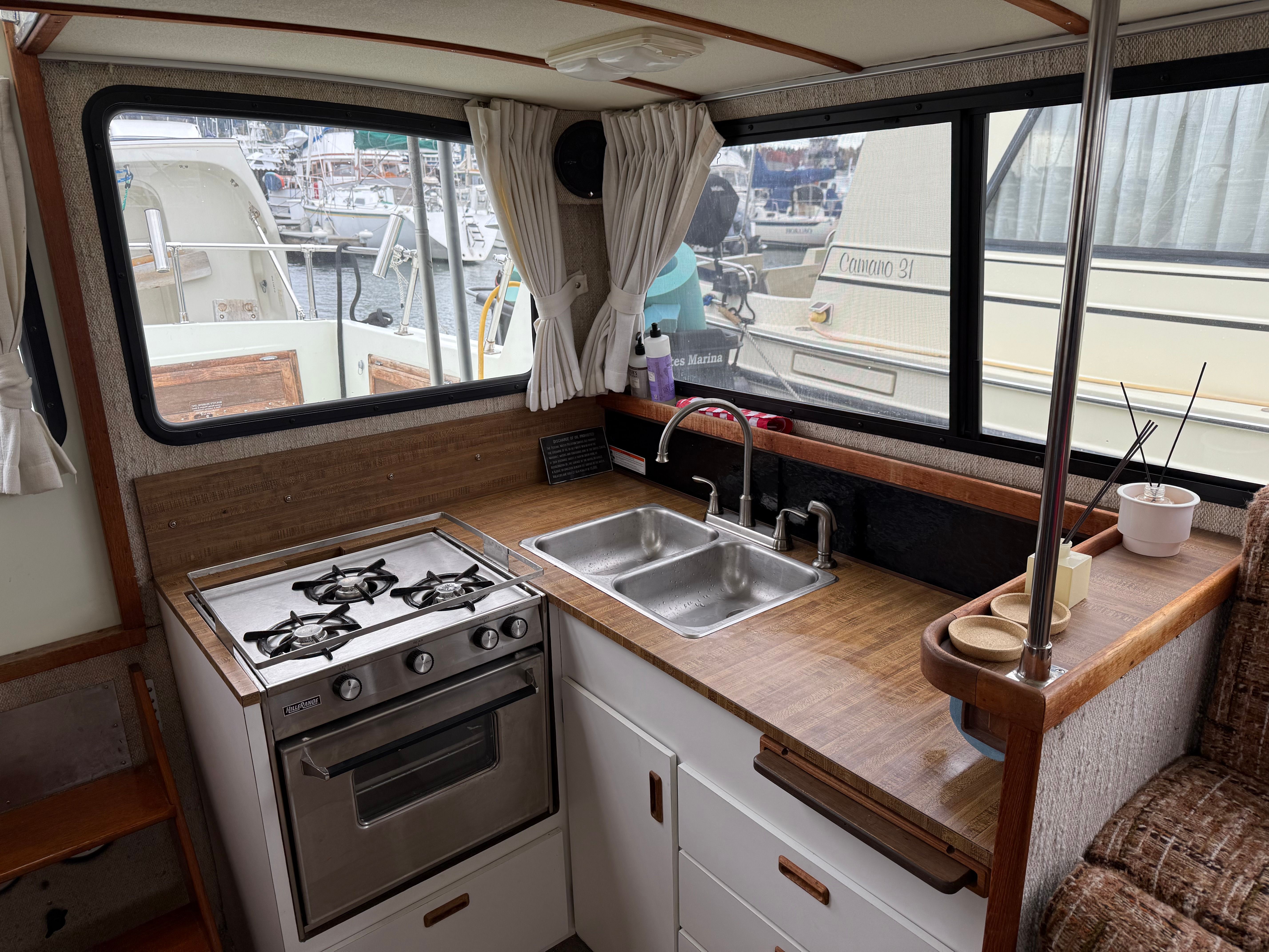 1981 Glasply 28 Long Cabin - 8