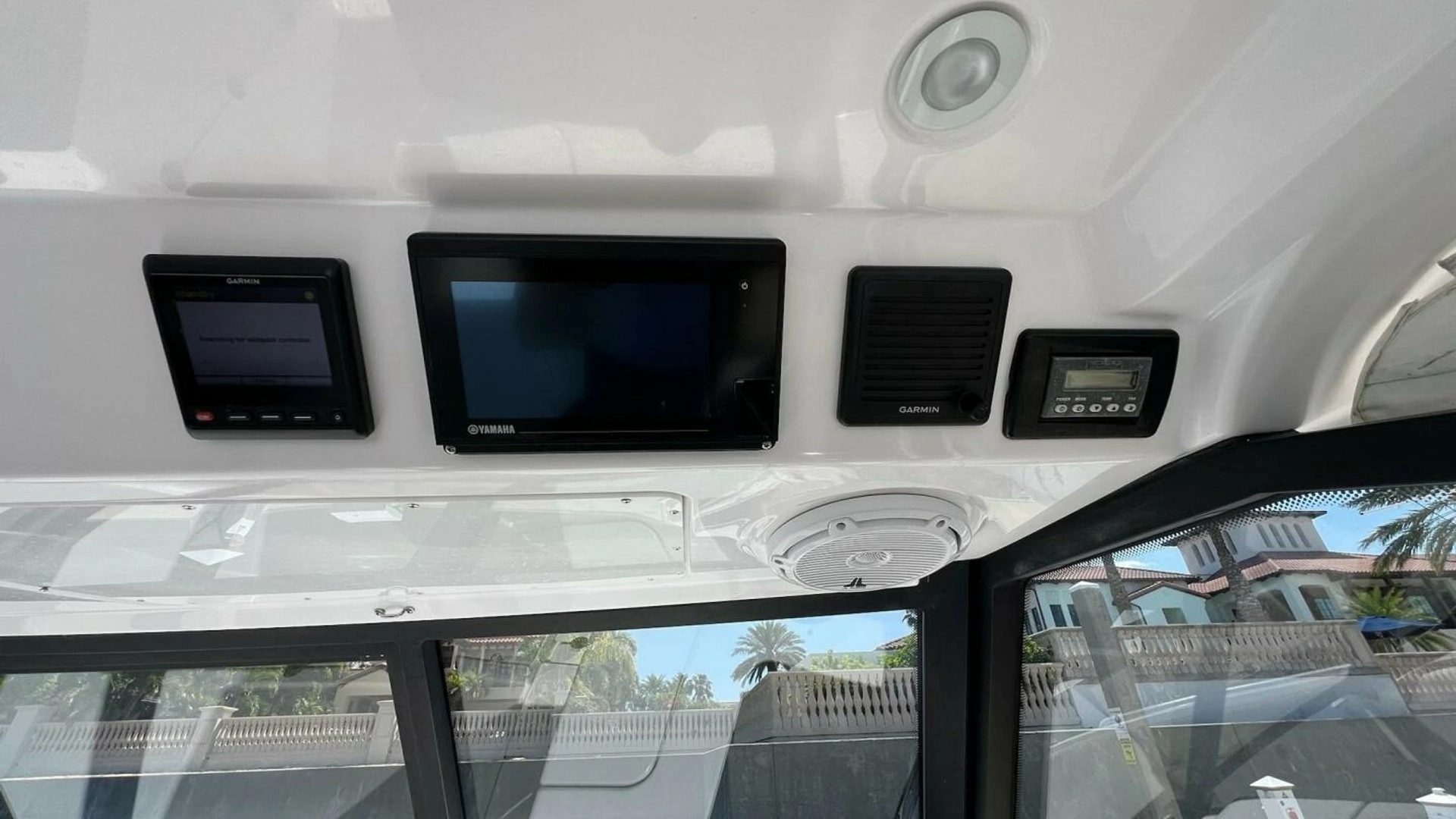 2019 Everglades 340 Dual Console - Image 11