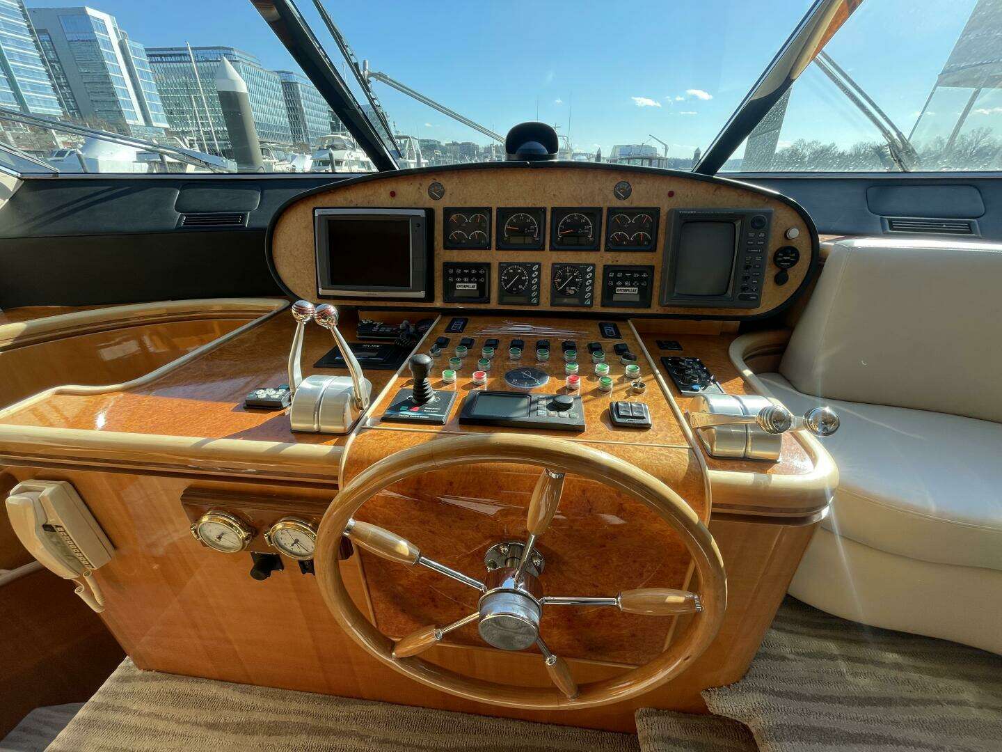 1999 Horizon 70 MY - Image 8