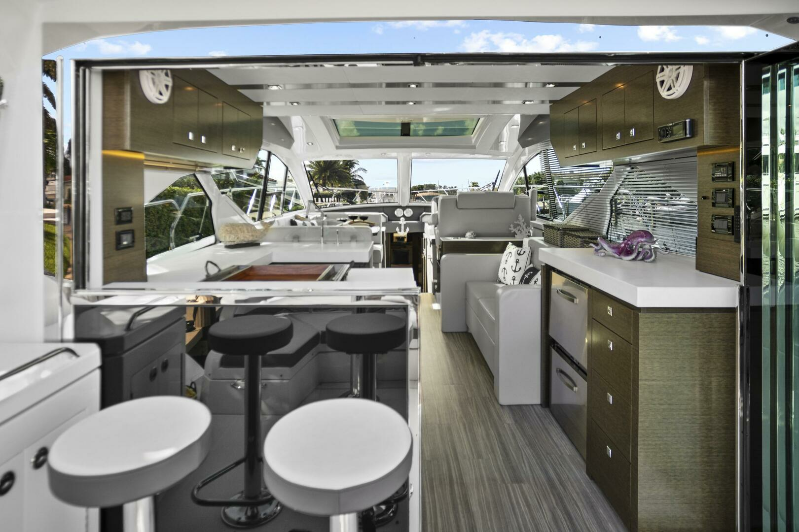 2019 Cruisers Yachts 54 Cantius - Image 20
