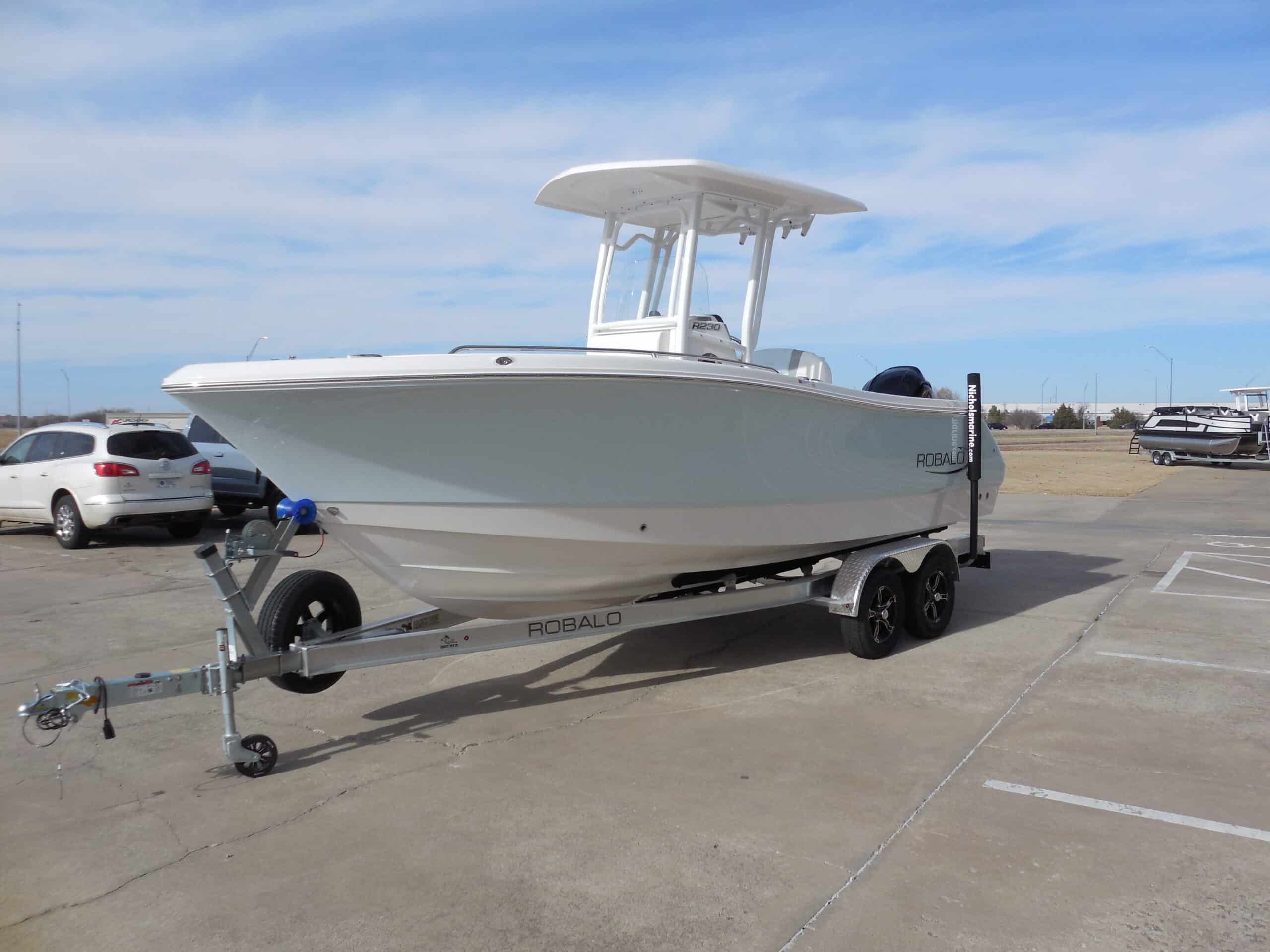 2026 Robalo R230 Center Console - 6