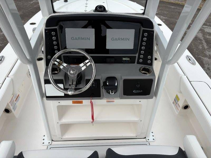 2026 Robalo 246 Cayman - 76