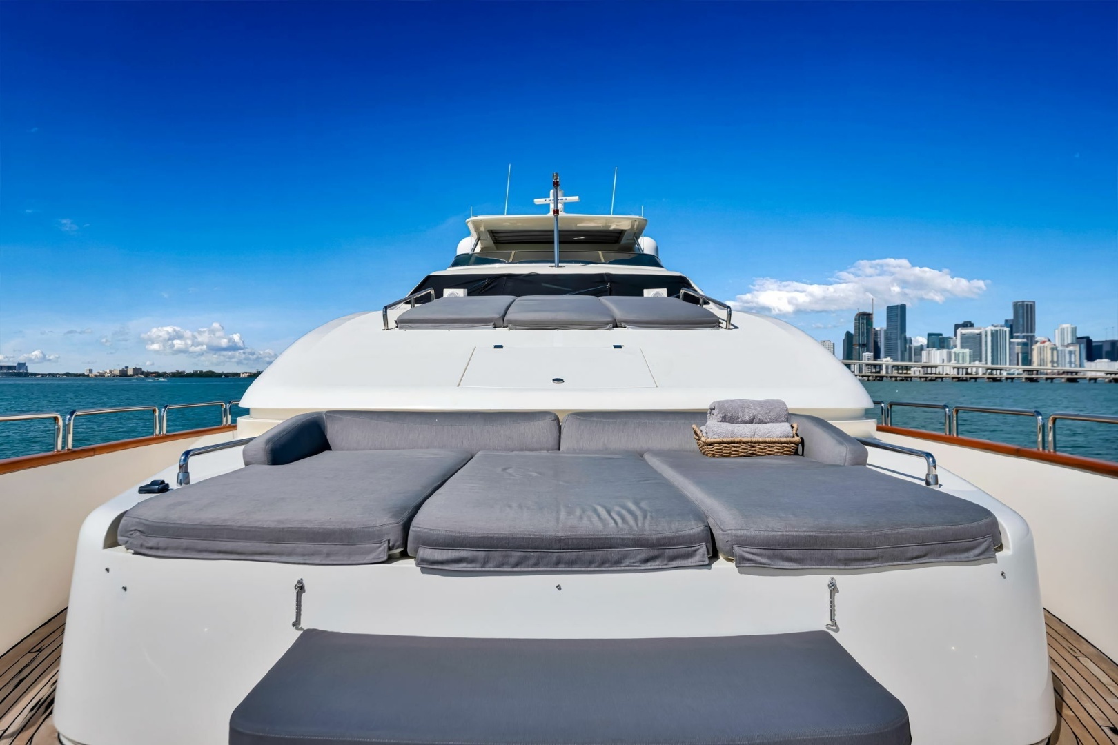2005 Azimut 105 - Image 37