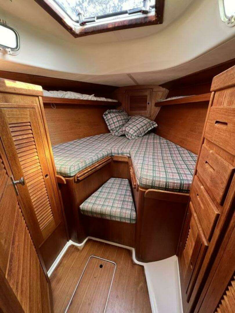 1984 Tartan 37 - Image 19