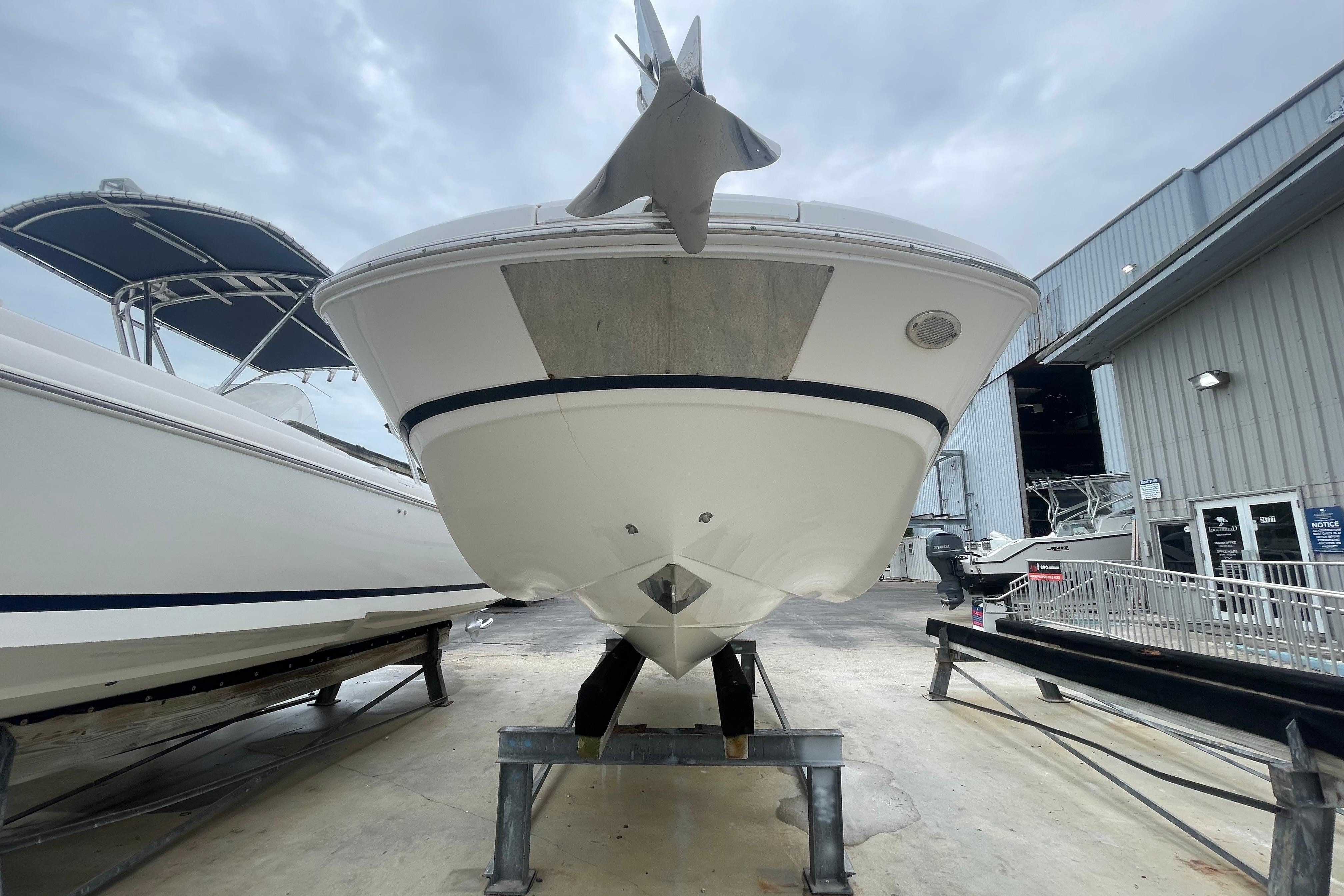 2022 Four Winns HD8 OB boat on display in a marina setting.