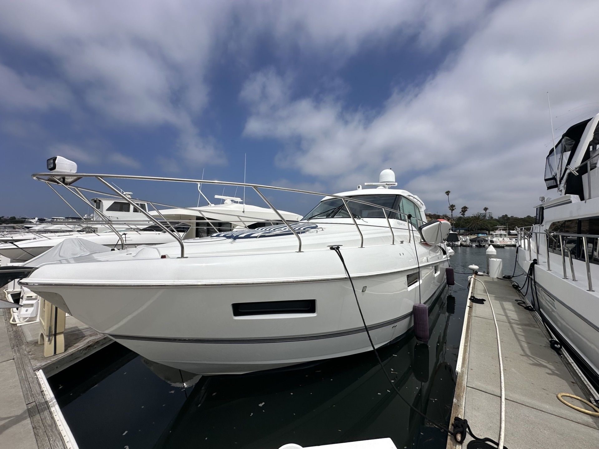 2014 Cruisers Yachts 48 Cantius