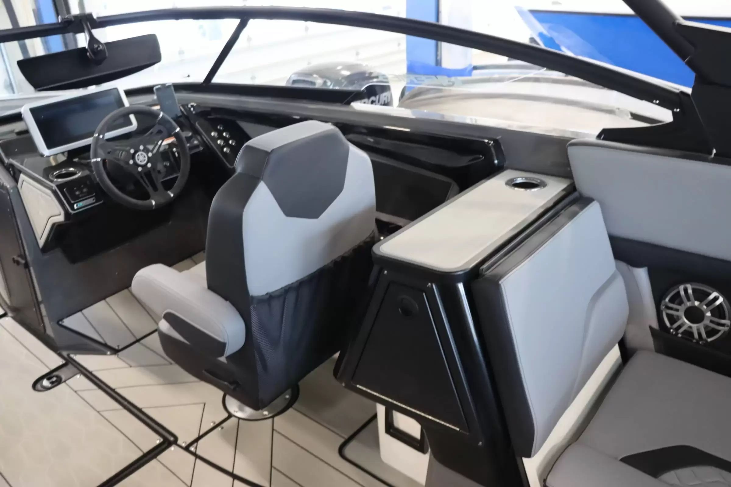 2025 Yamaha Boats 255XE - 8