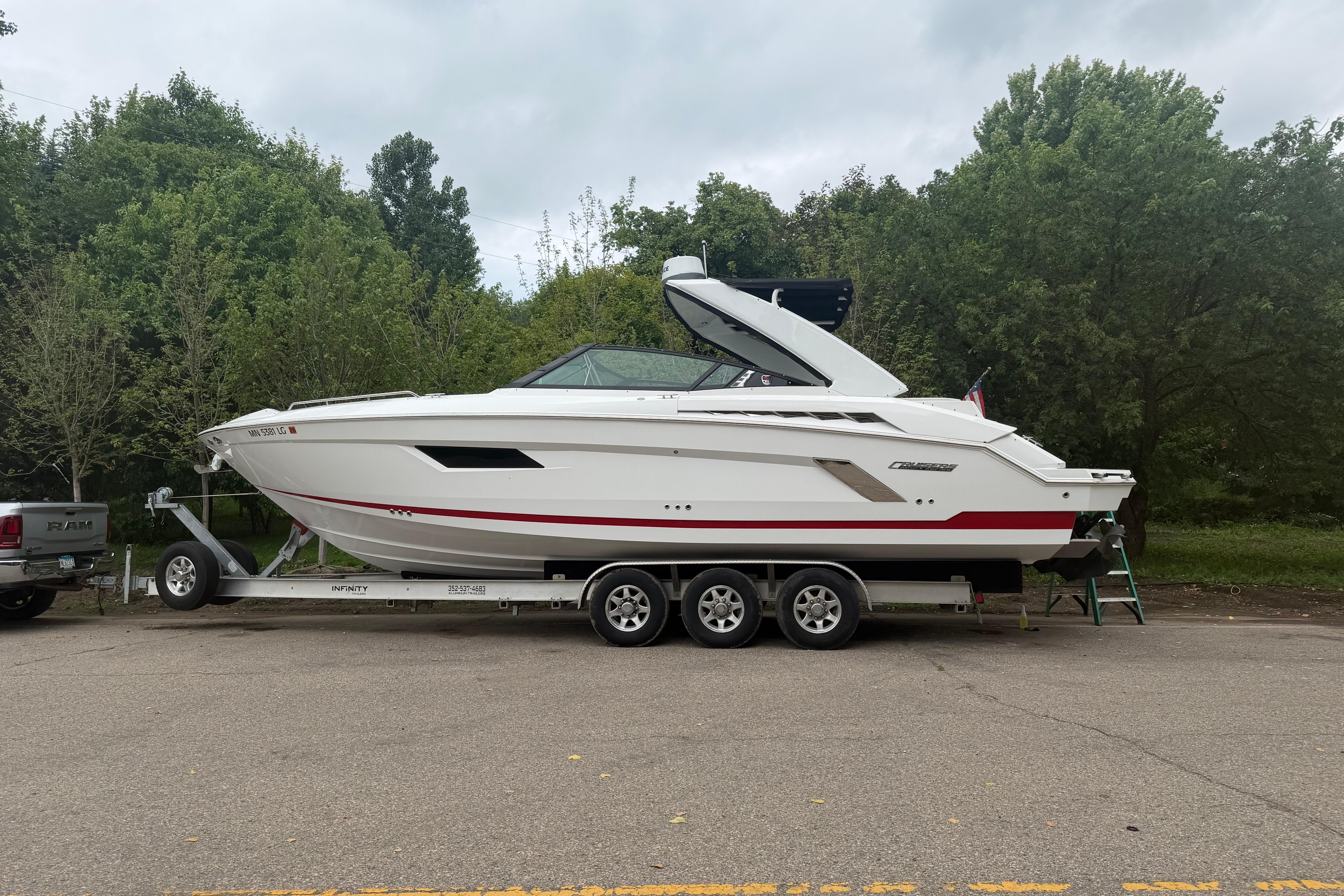 2015 Cruisers Sport Series 328 Bow Rider