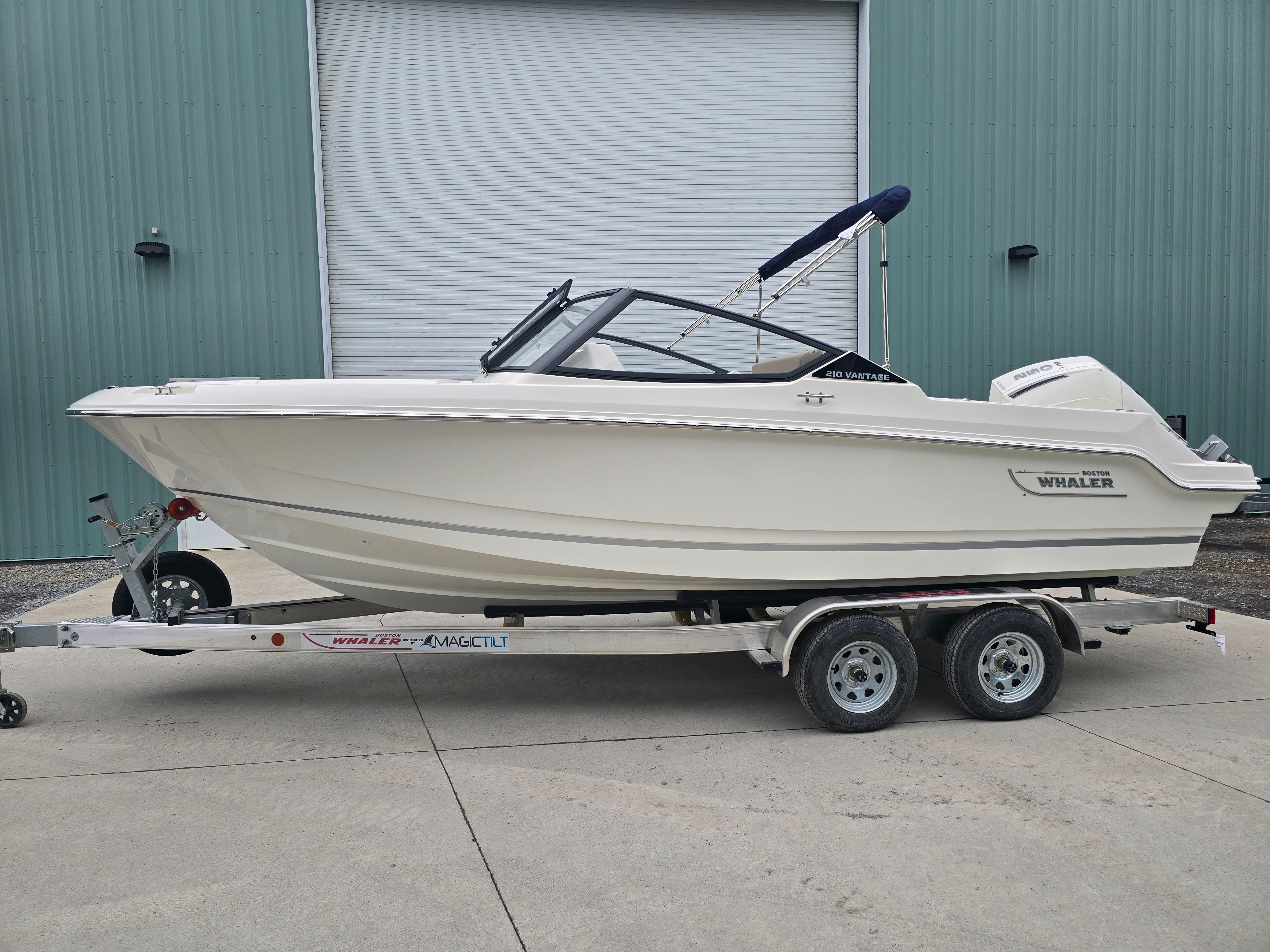 2025 Boston Whaler 210 Vantage