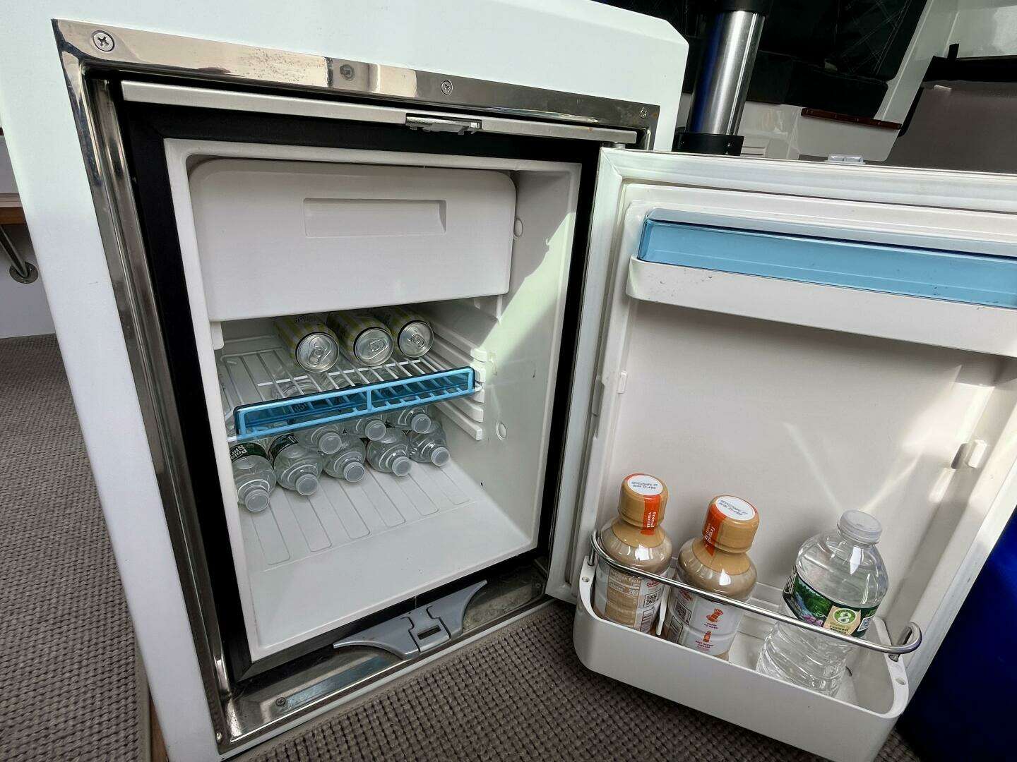 2018 Axopar 37 Sport Cabin R - Image 34