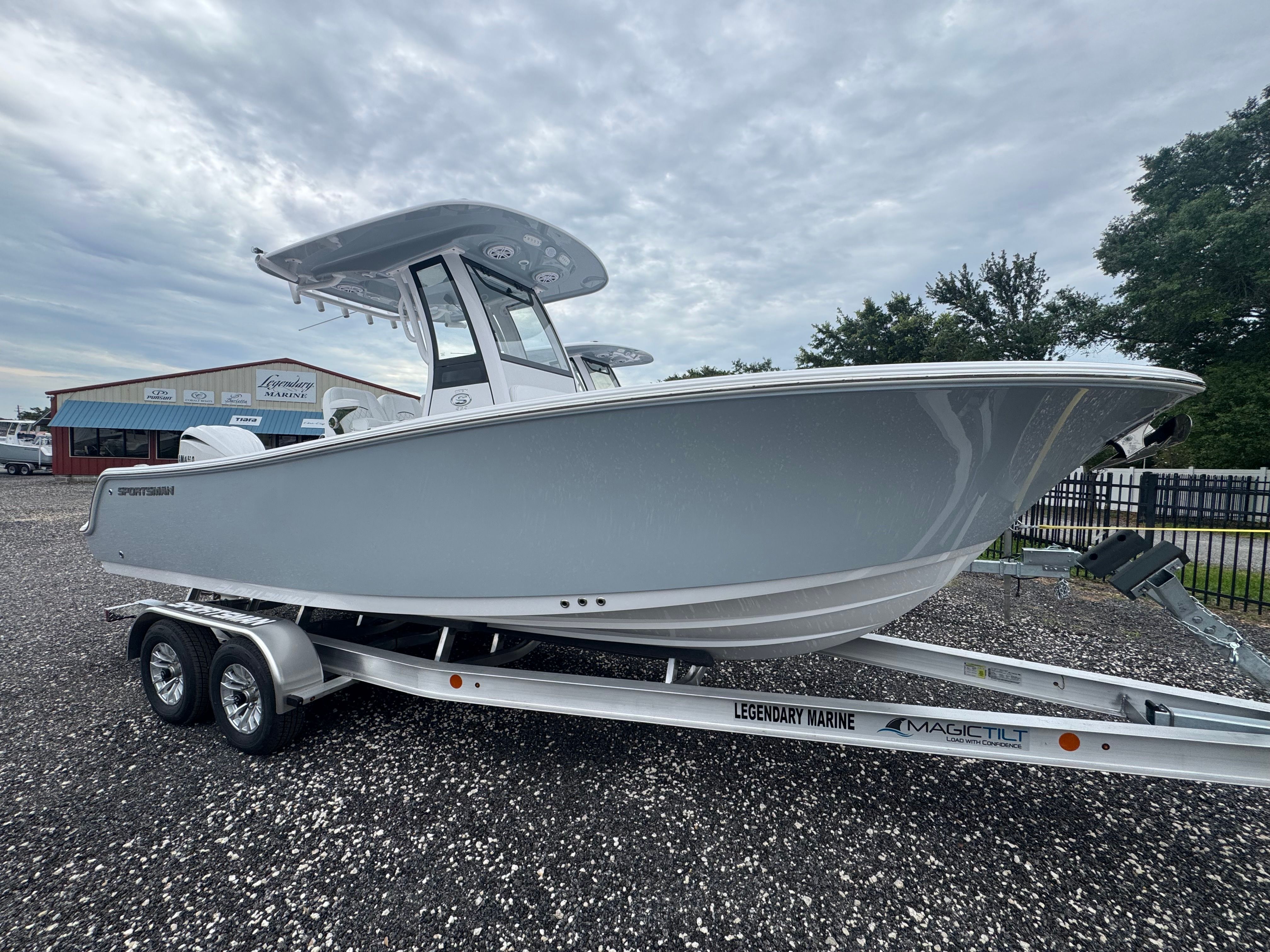2026 Sportsman Open 232 Center Console