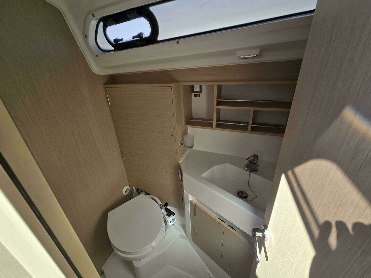 2023 Beneteau Oceanis 34.1 - Image 7
