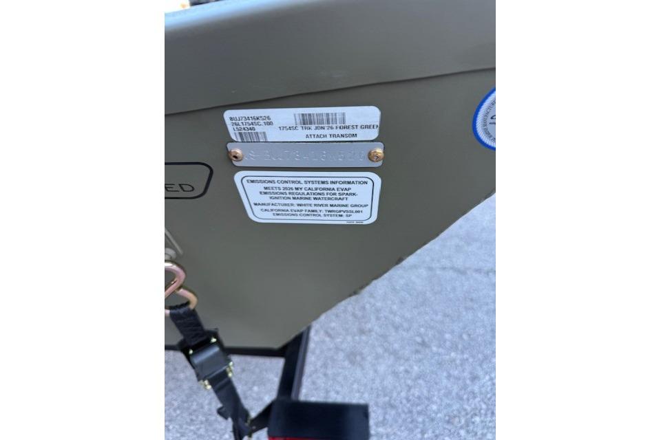 2026 Tracker Grizzly 1754 SC boat label with emission control information.