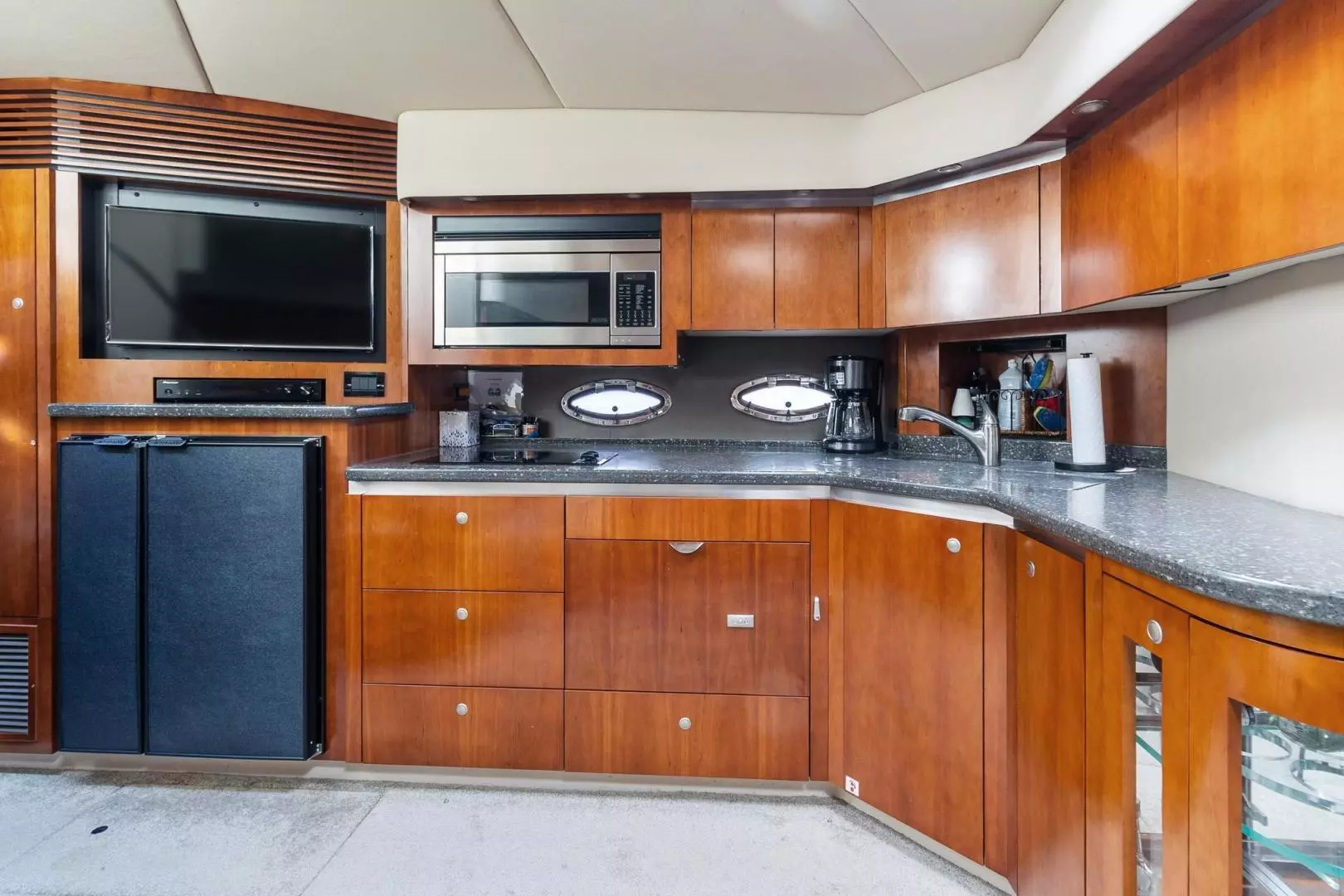 2007 Cruisers 520 Express - Image 17