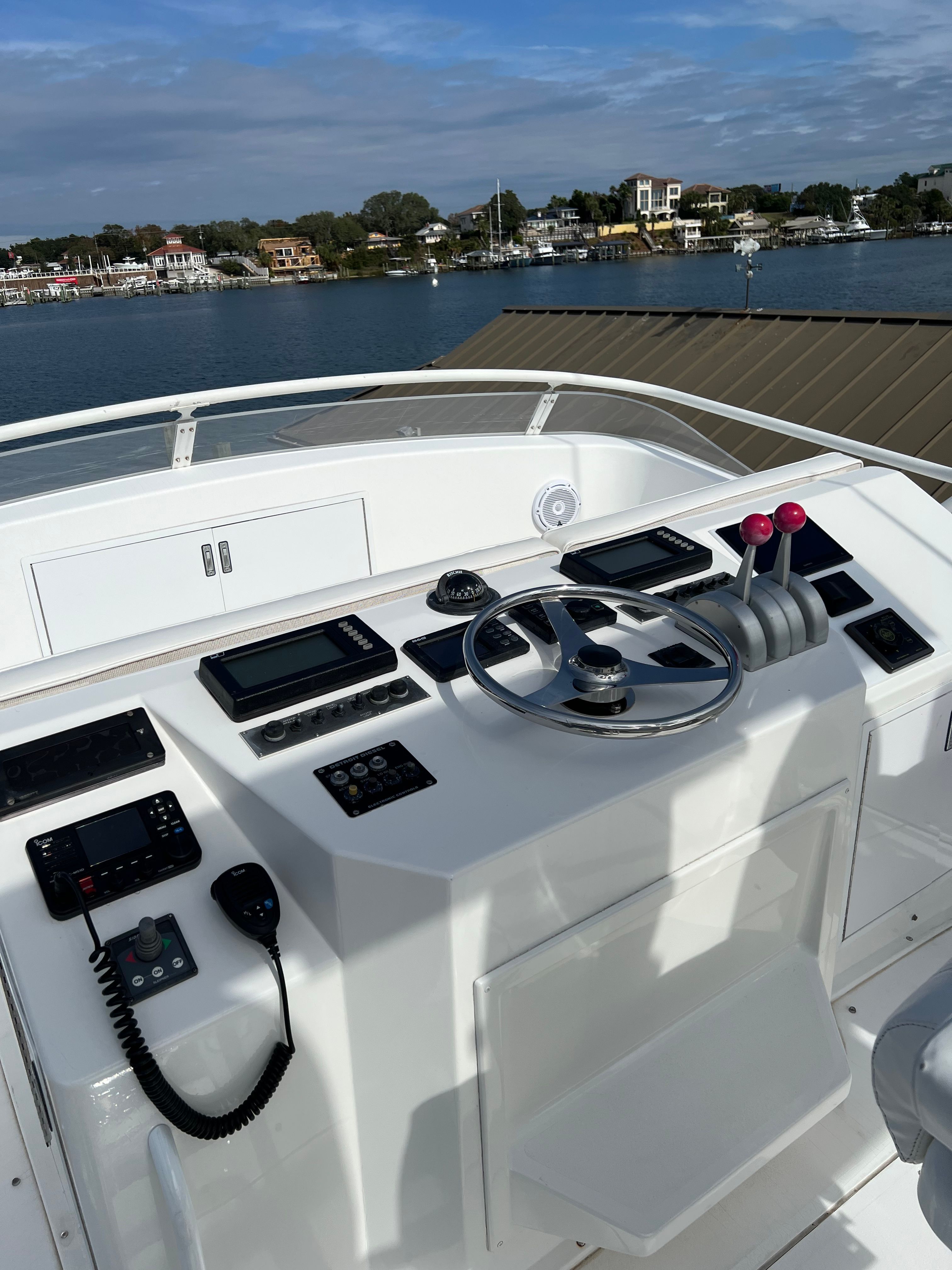 2002 Viking 61 Enclosed Bridge - 34