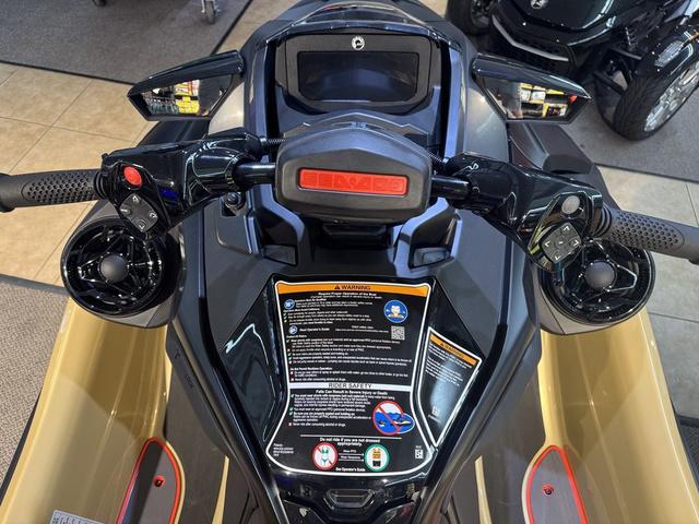 2025 Sea-Doo RXT-X 325 - 9