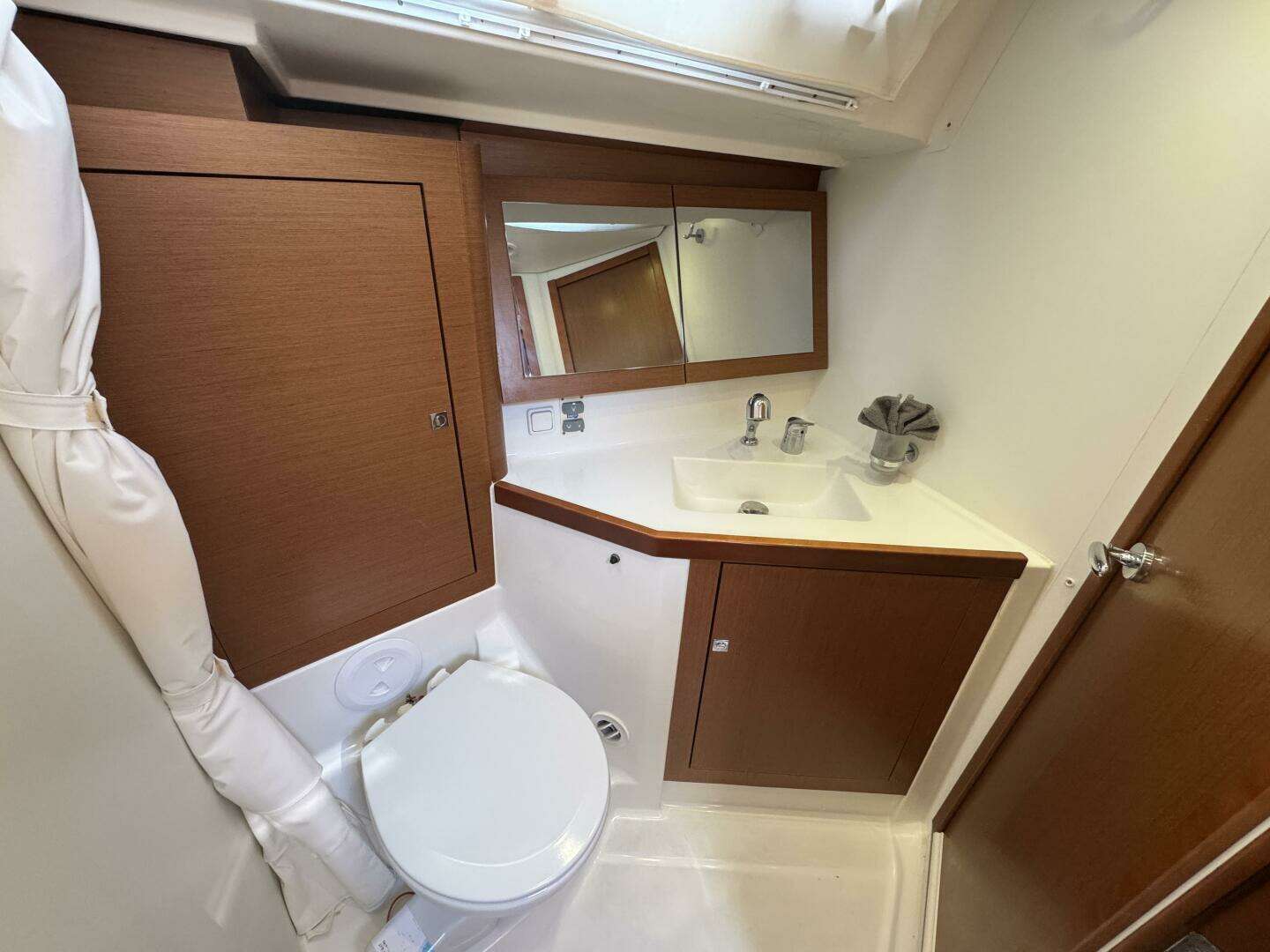 2016 Beneteau Oceanis 45 - Image 52