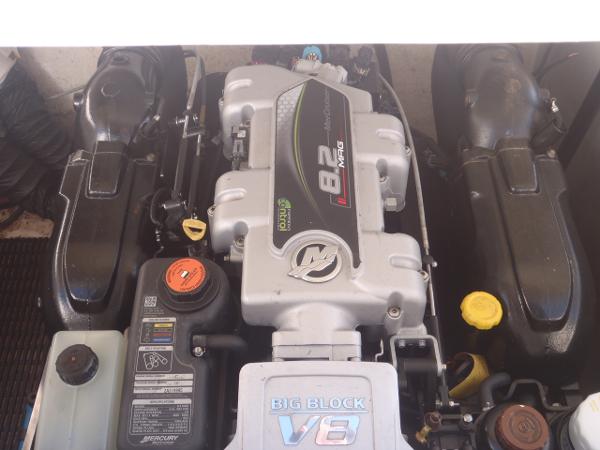 Engine of 2015 Monterey 288 Super Sport boat, featuring 8.2L V8 power.
