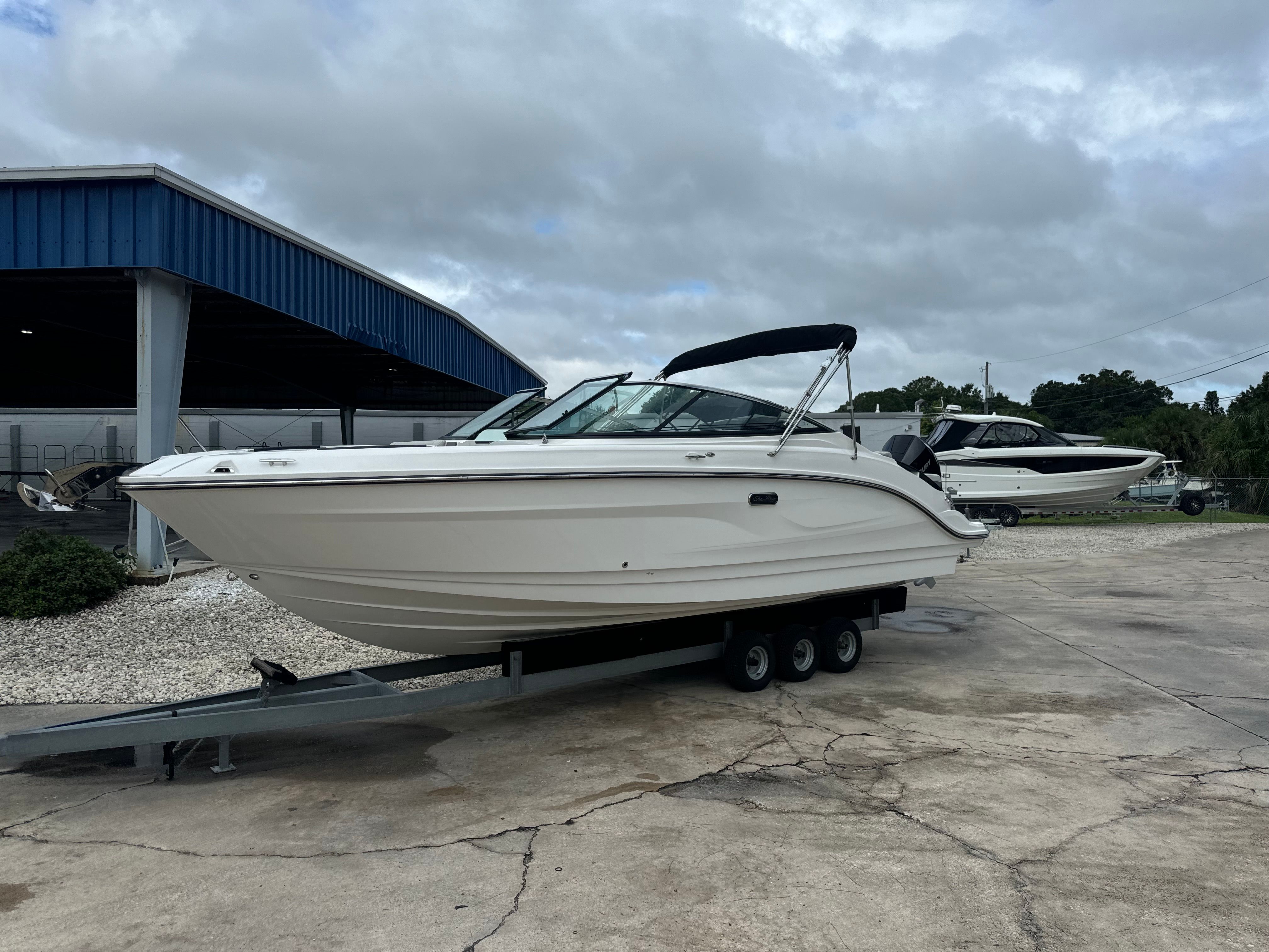 2026 Sea Ray SLX 260 Outboard
