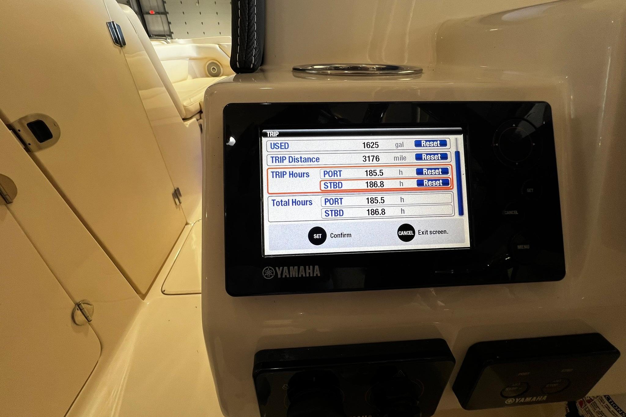 Yamaha display on 2014 Grady-White Freedom 275 showing trip data and engine hours.