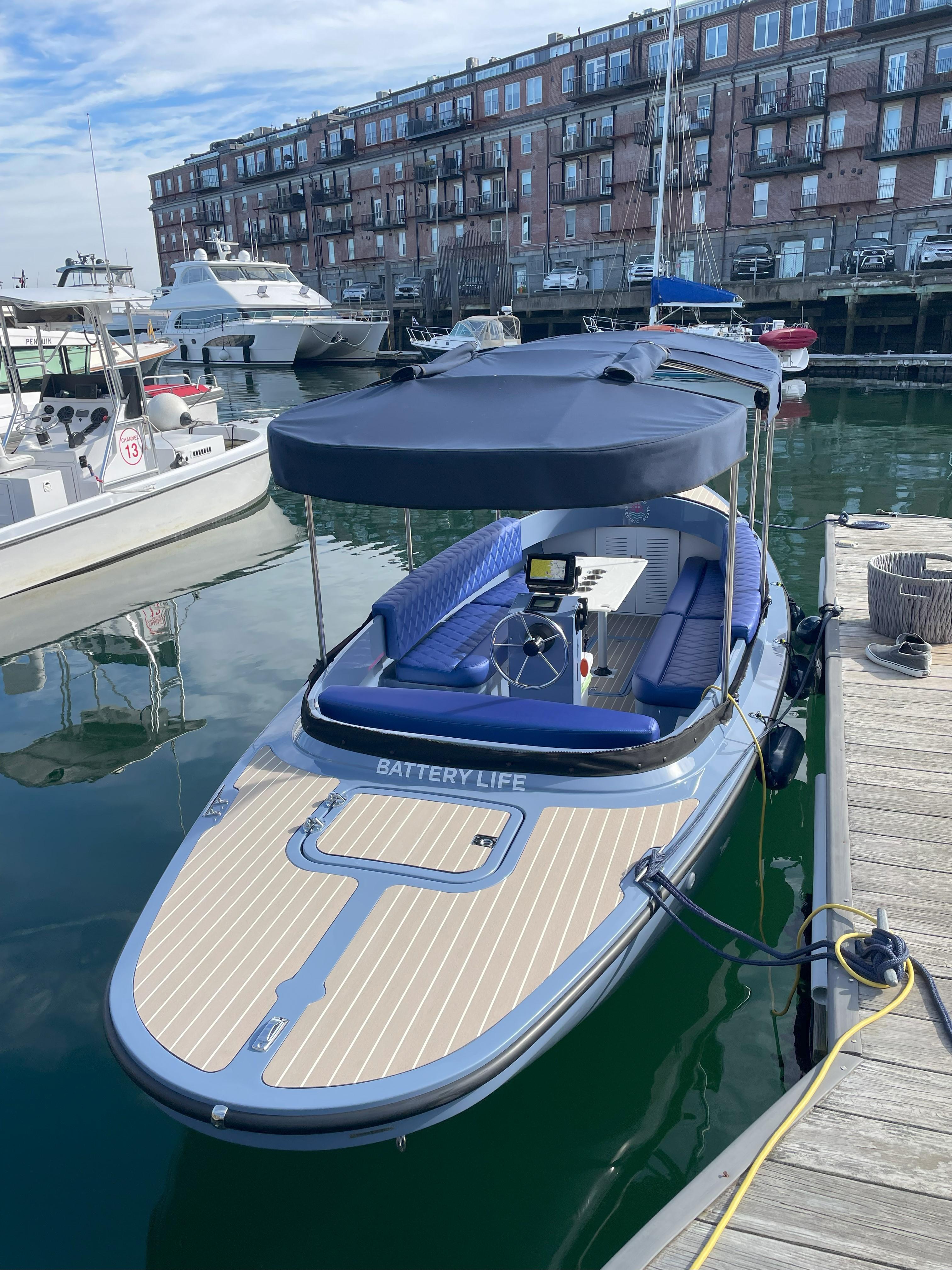 2024 Vision Marine Technologies Fantail 217