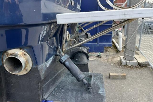 2008 Ranger 25 stern with trim tabs and exhaust detail.