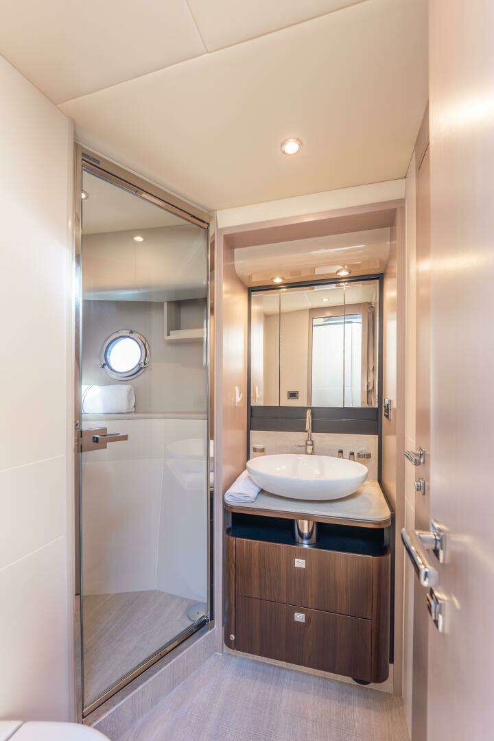 2019 Absolute 58 Fly - Image 41