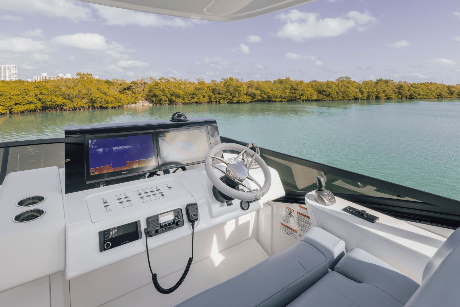 2027 Cruisers Yachts 57 Fly - 48