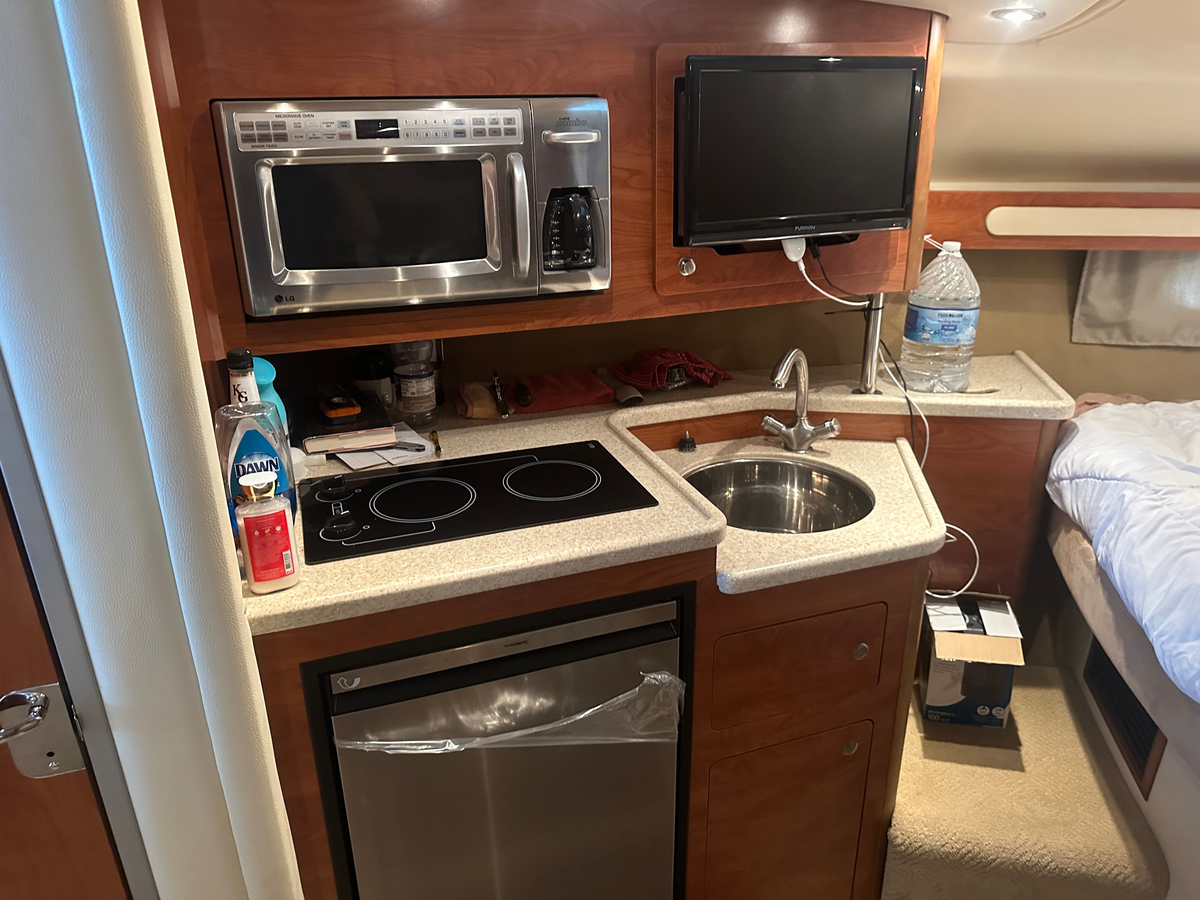2008 Rinker 330 Express Cruiser - 9