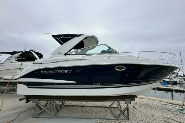 2018 Monterey 295 Sport Yacht