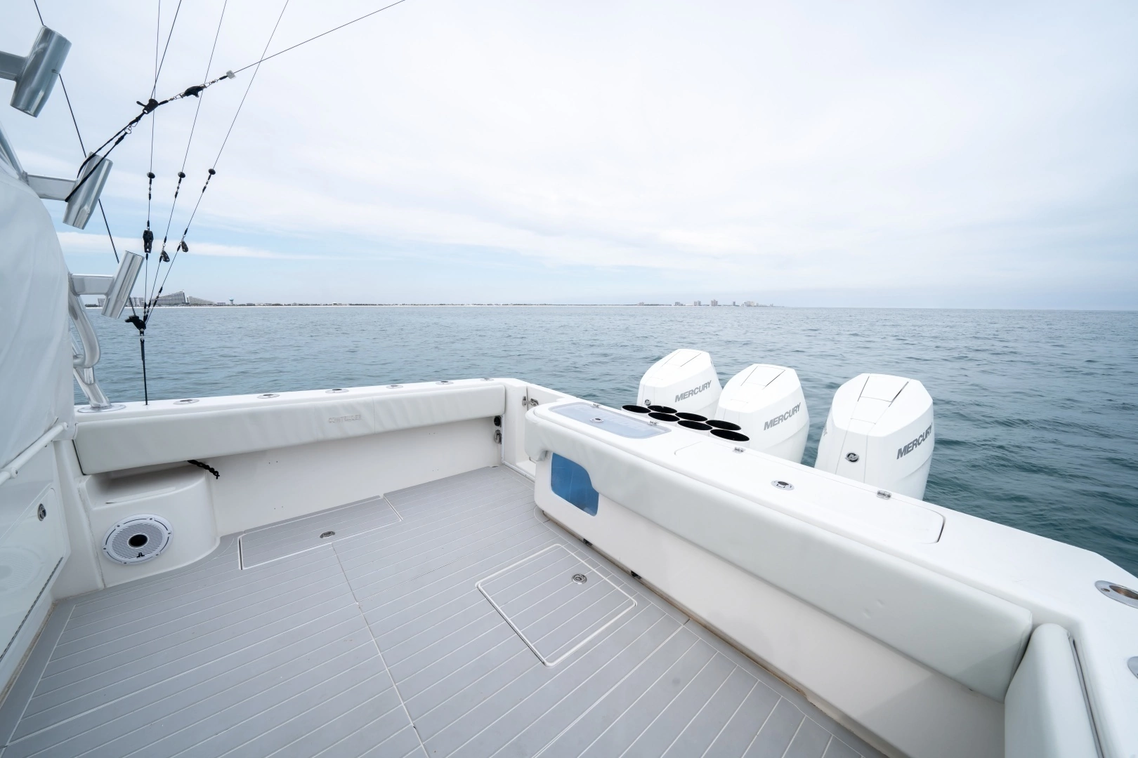 2011 Contender 40 Express - Image 15