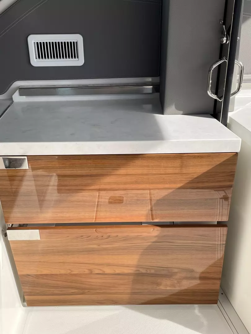 2021 Tiara Yachts 43 LE - Image 21