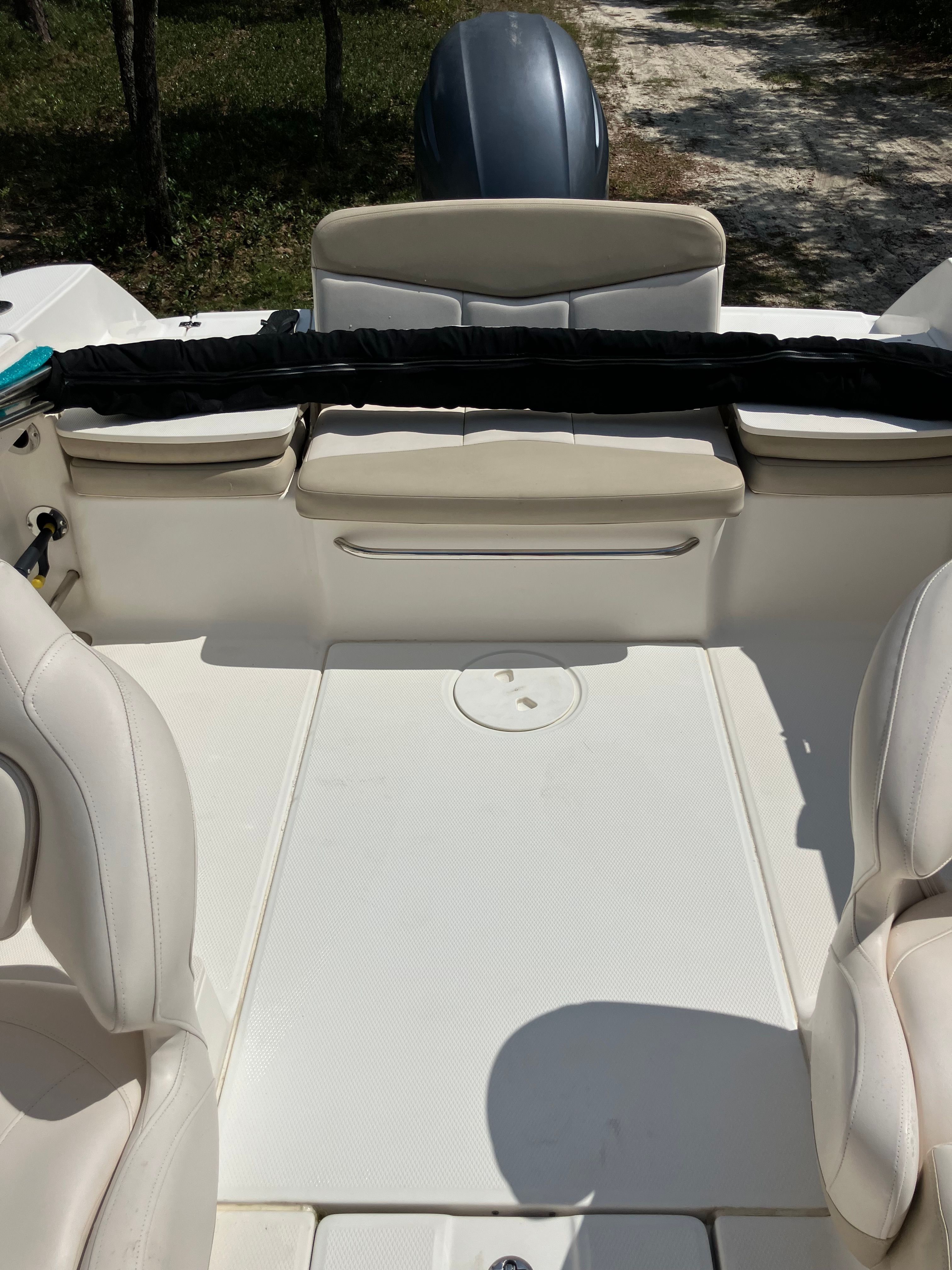 2017 Robalo R207 Dual Console - 3