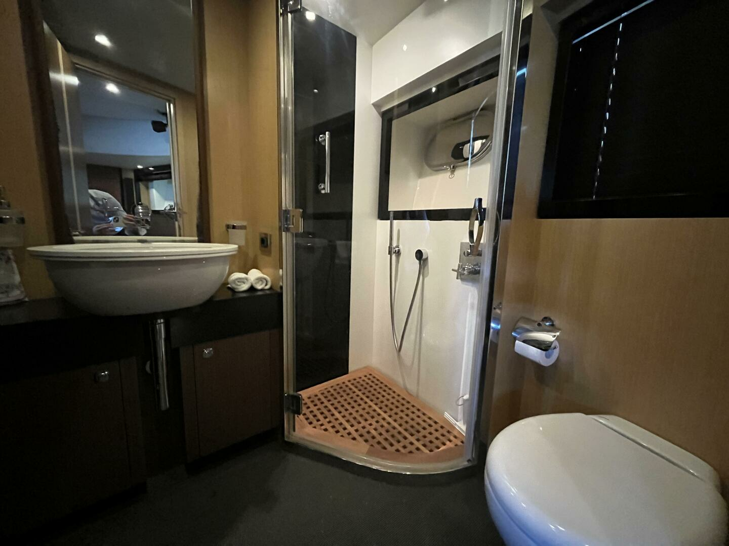 2011 Azimut Magellano 74' - Image 10