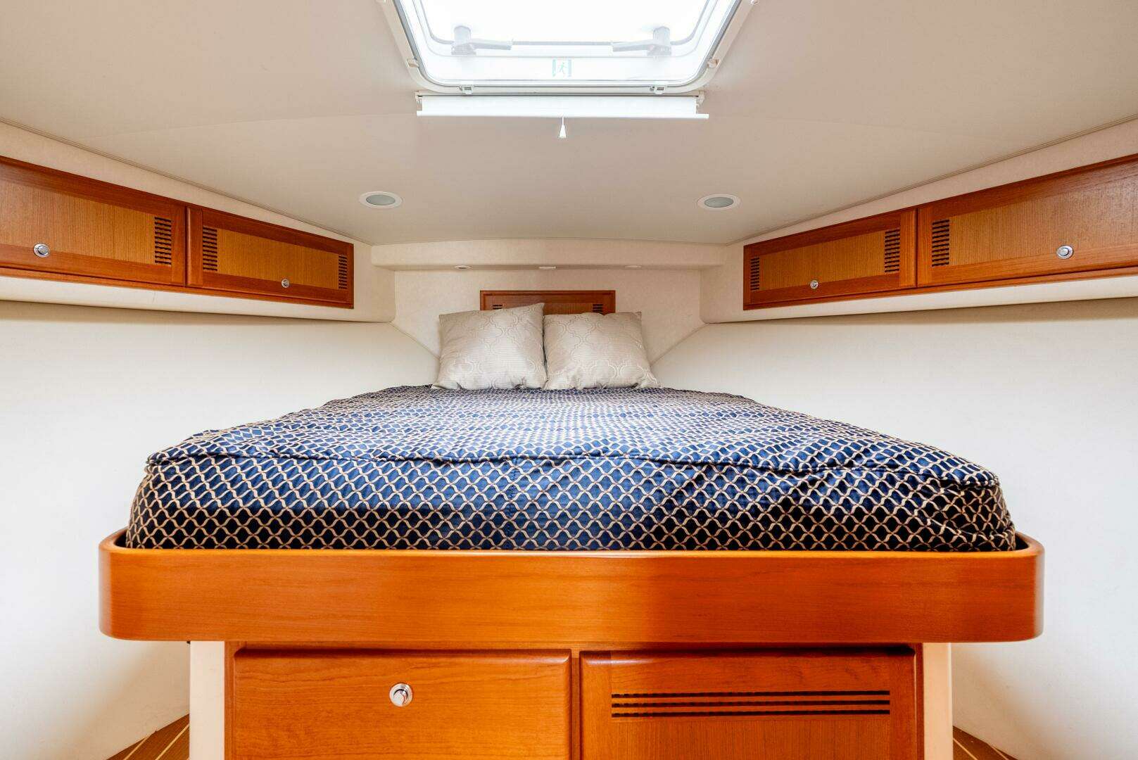 2007 Cabo 40 Express - Image 5