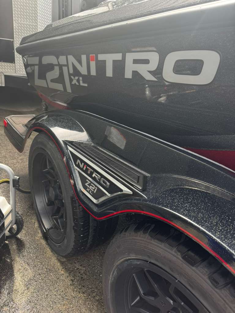 2022 Nitro Z21 XL Pro boat trailer close-up.