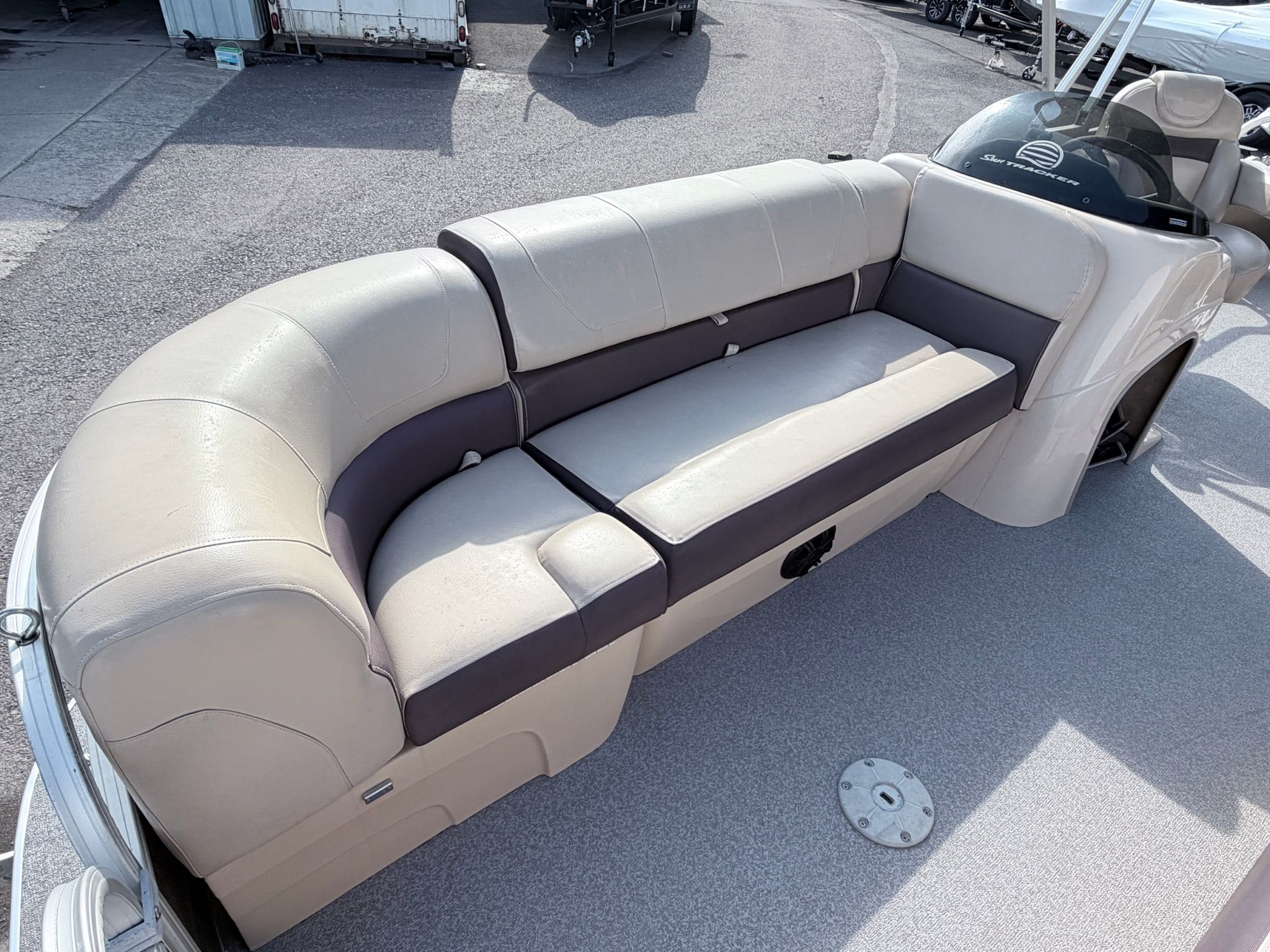 2018 Sun Tracker Party Barge 20 DLX - 13