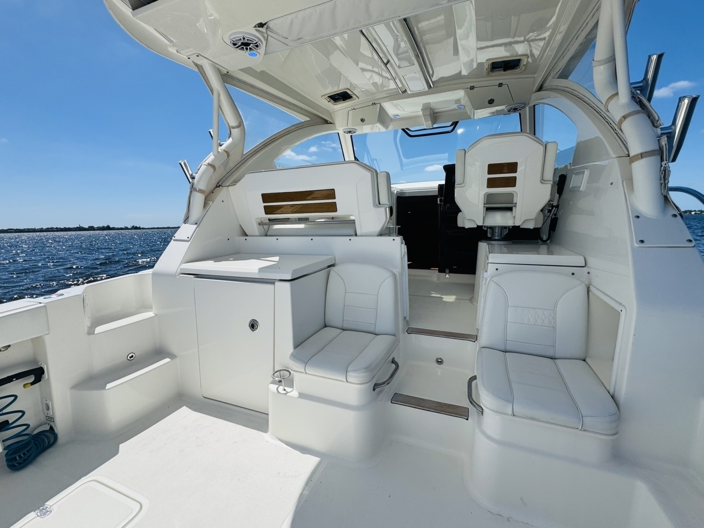 2021 Pursuit OS 355 - Image 23