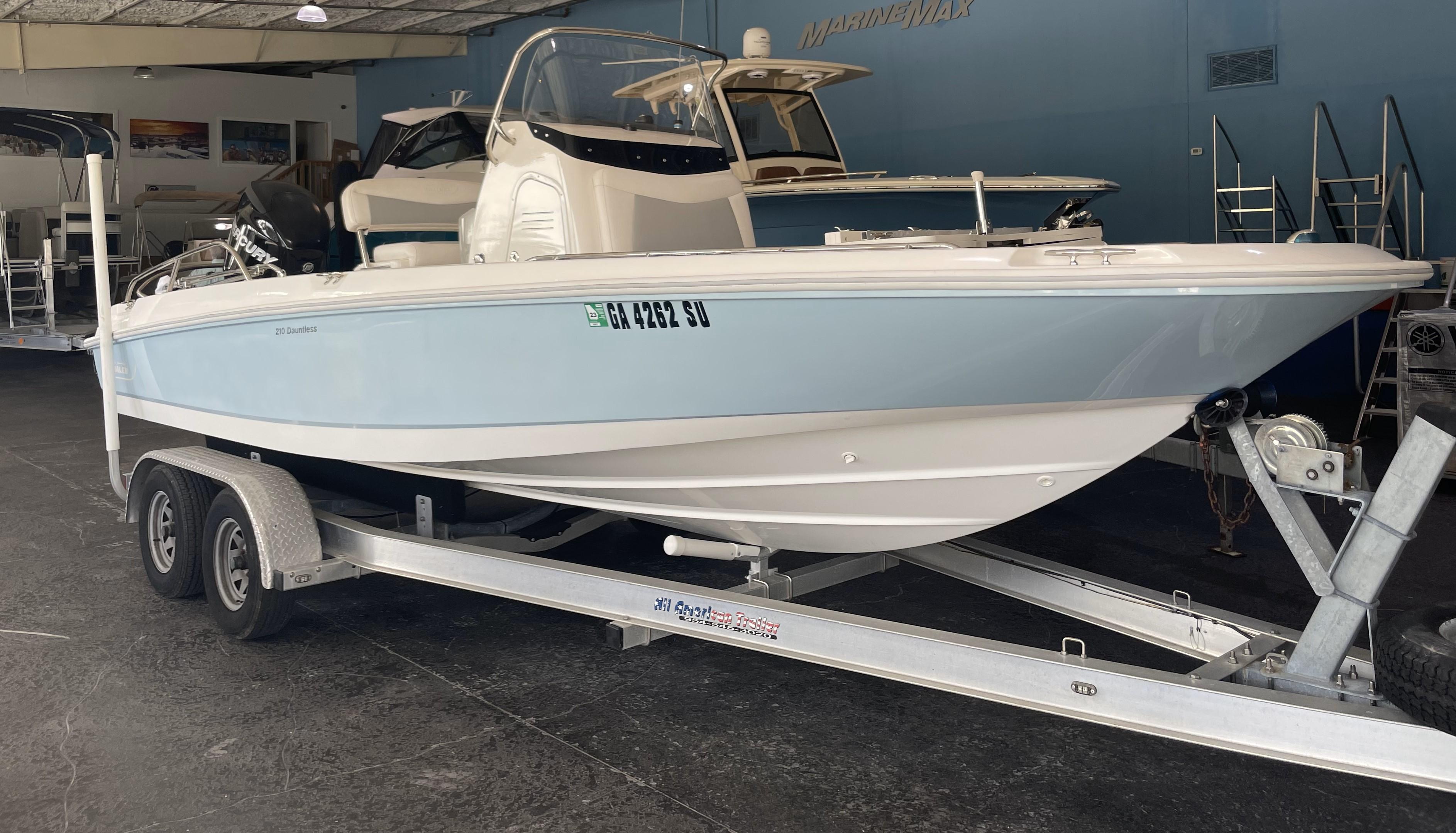 2014 Boston Whaler 210 Dauntless