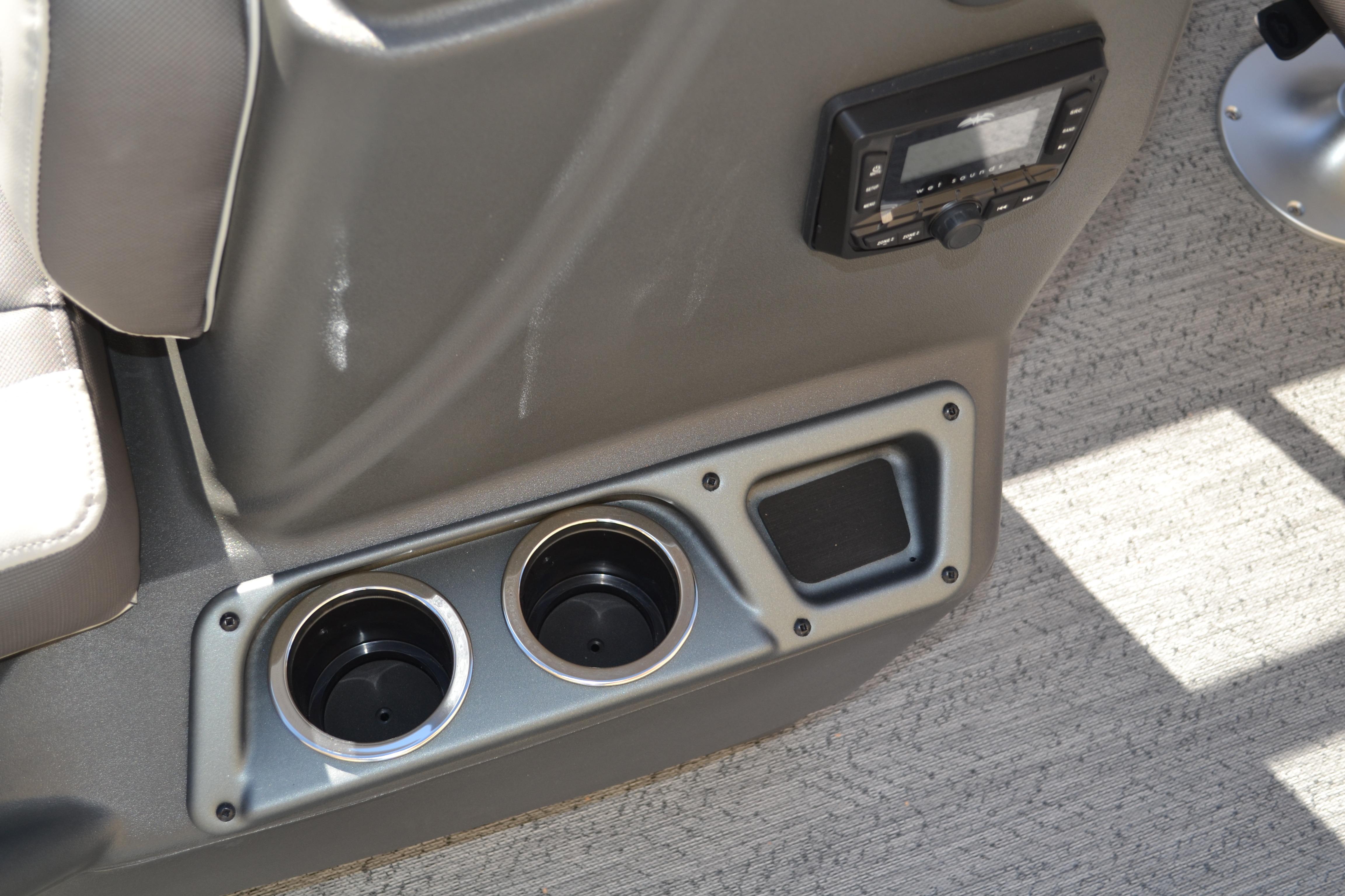 2026 Sun Tracker Bass Buggy 16 XL Select console with cup holders and control panel.