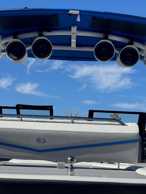 2024 Cobalt R6 Surf - 24