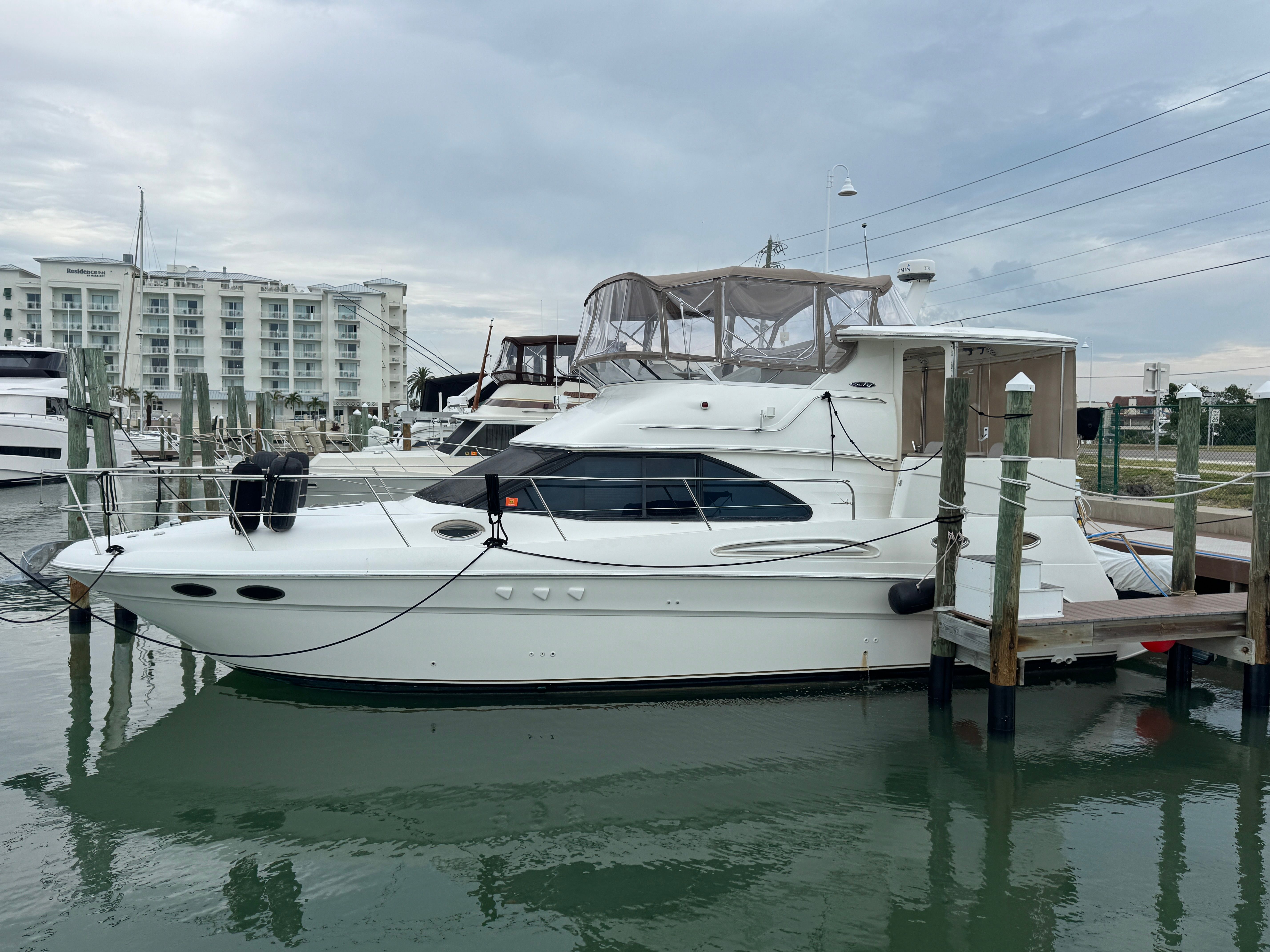 2001 Sea Ray 380 Aft Cabin