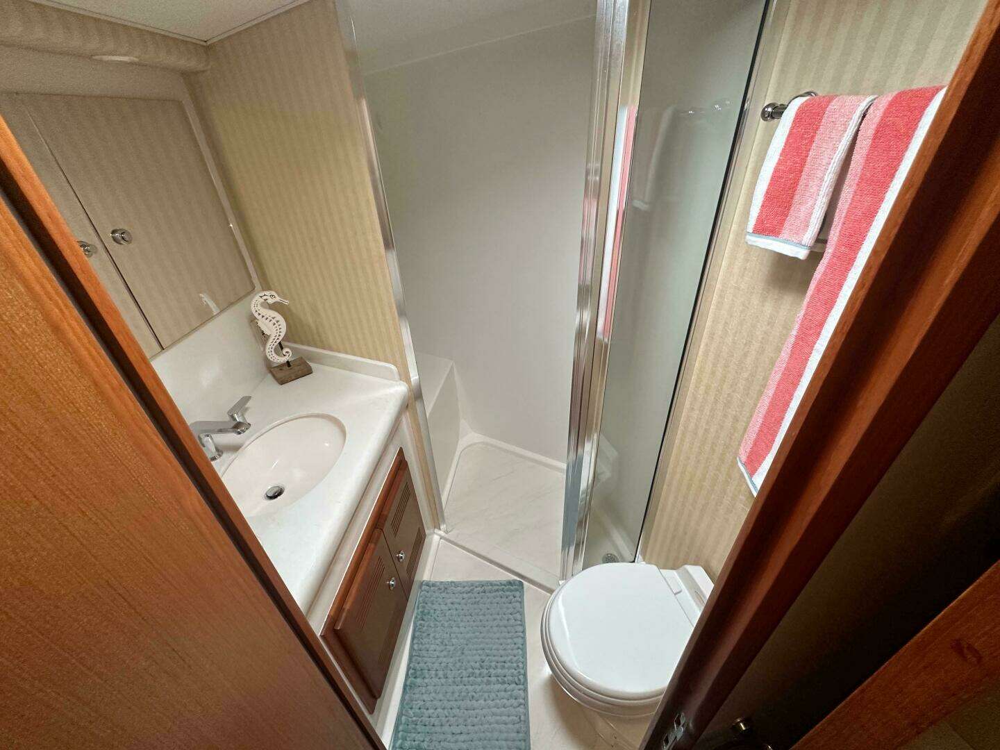 2004 Cabo 48 Flybridge - Image 33