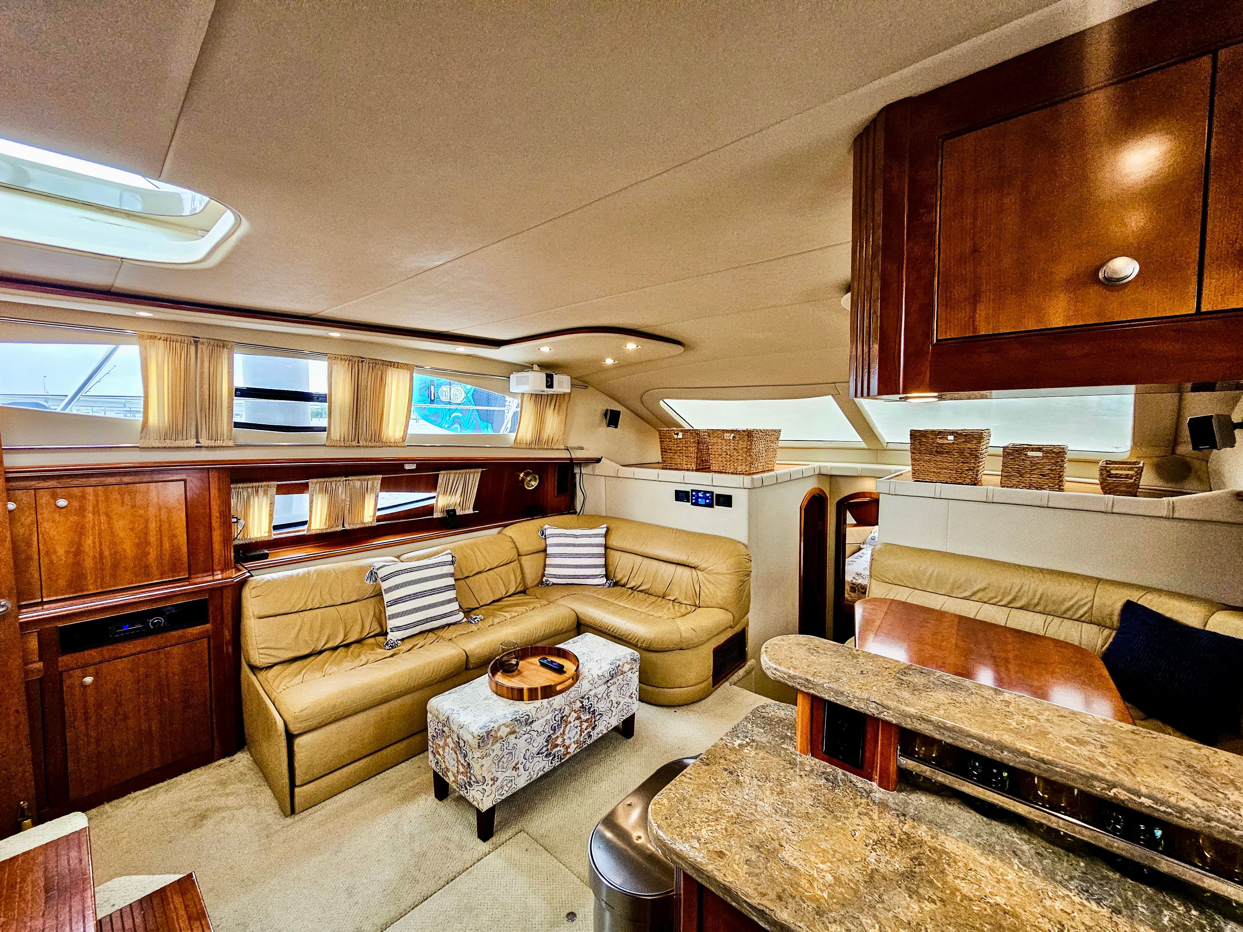 2008 Cruisers Yachts 455 Express Motoryacht - 18