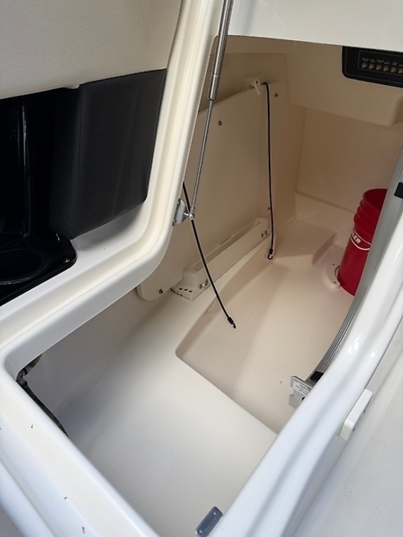 2020 Boston Whaler Vantage 230 - Image 15
