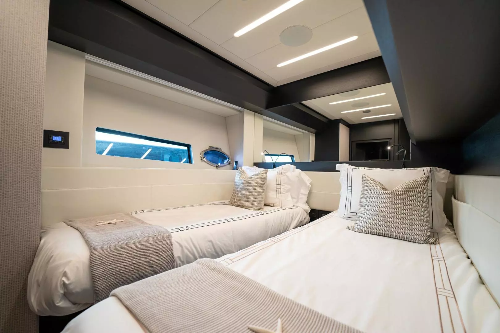 2021 Pershing 8X - Image 19
